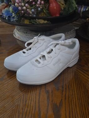 NWT Propet Walking Shoes
